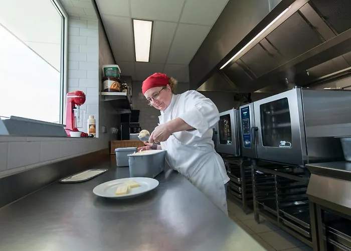 Middelpunt - Gratis Parking - Ontbijt Inbegrepen! 3*